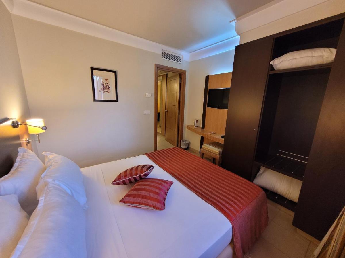 Hotel Tiba ตูนิส ภายนอก รูปภาพ